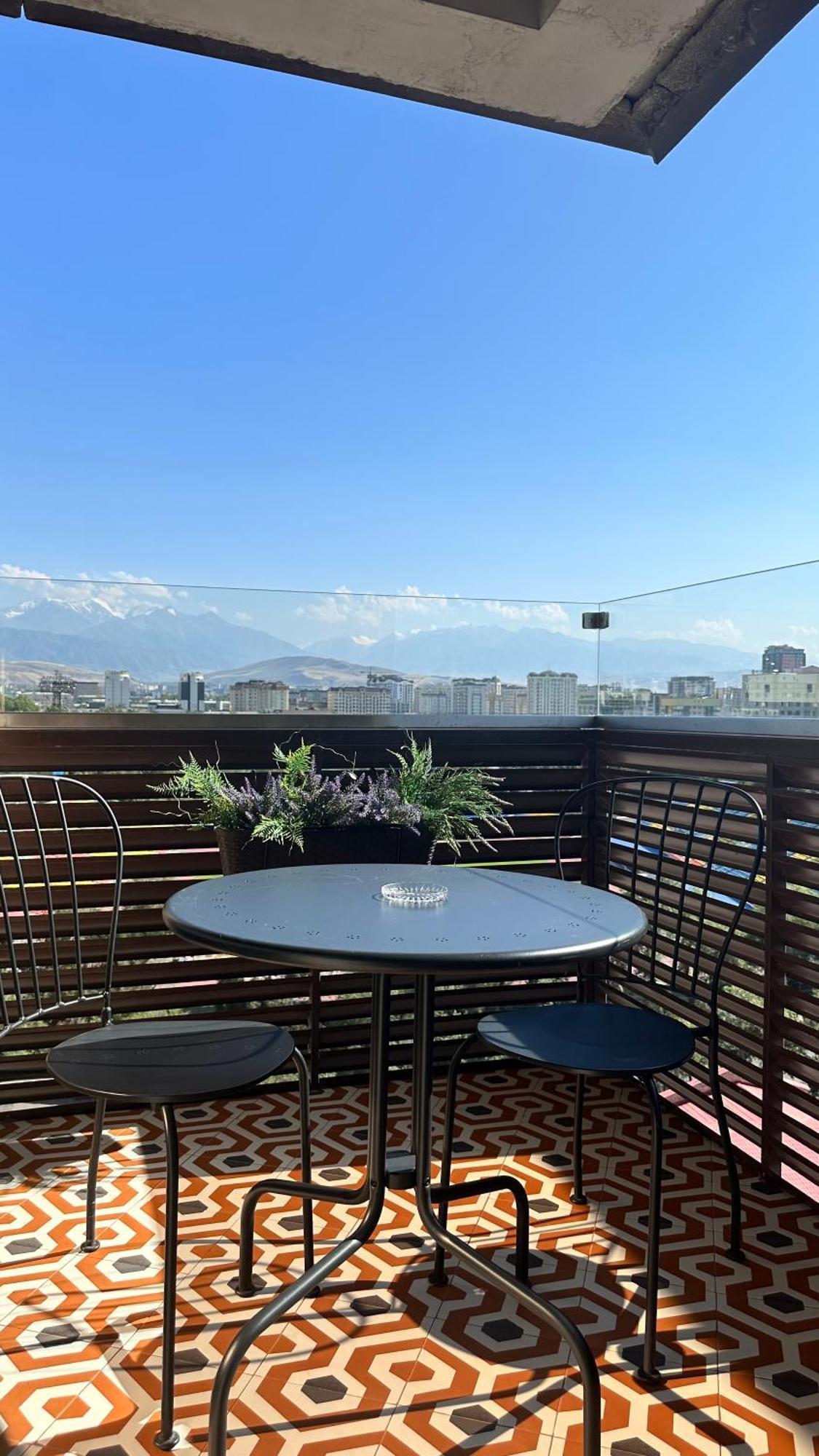 Logvinenko Apartment Bishkek Bagian luar foto